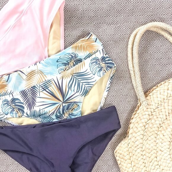 NWT 10-Piece Women's Bikini Mystery Box – Reseller Swimwear Bundle - Picture 4 of 17